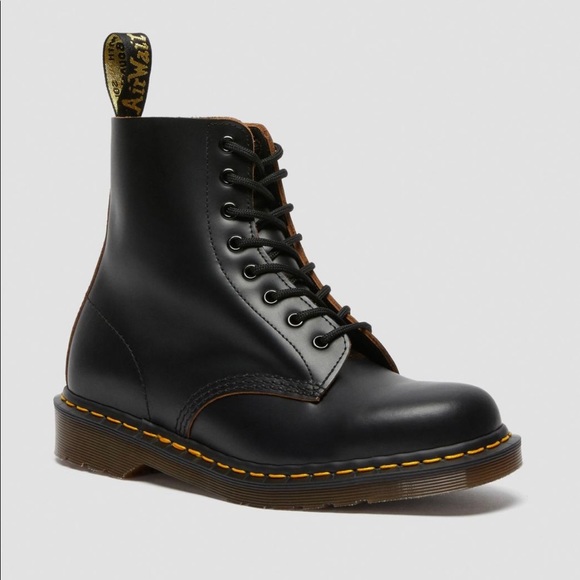 COPY - Dr. Martens boots

1460 VINTAGE MADE IN ENGLAND LACE UP BOOTS Black size… main image 9